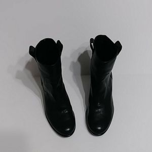 Liz Claiborne black  leather ankle boots  Sz 7